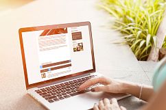 MacBook Screen Mock-Up / 21 PSD  Product Image 25