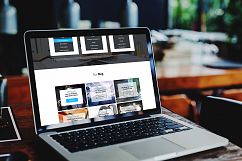 MacBook Screen Mock-Up / 21 PSD  Product Image 5