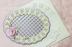 Oval shaped card with daisy trellis topper Product Image 1