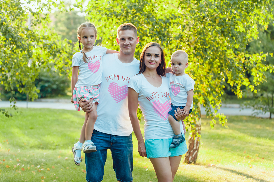 Download Happy Family T-Shirt Mock-Up