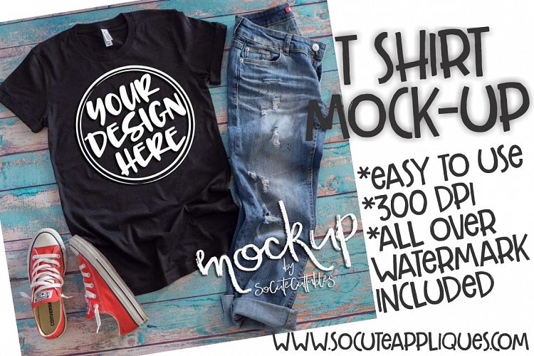 Black t shirt mock up 6510