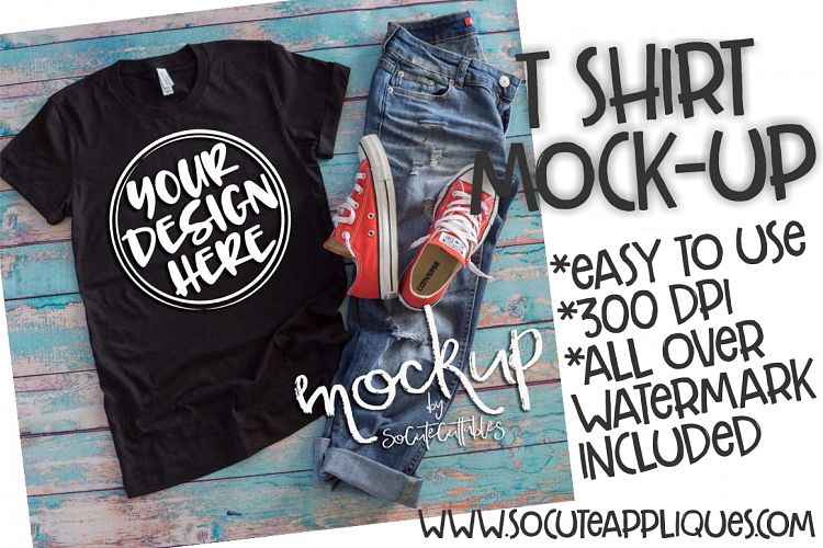 Black t shirt mock up 6513