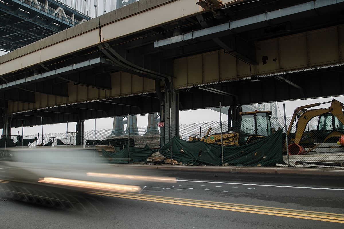 Blurred passing car near the Manhattan bridge example image 1