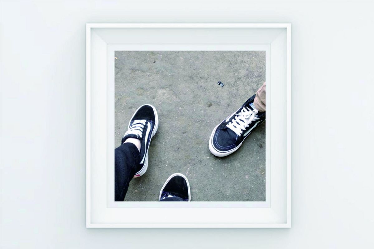 FRAME POSTER TWIN SHOES example image 1