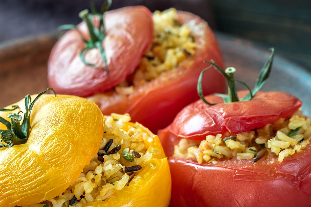 Stuffed tomatoes with brown and wild rice mix example image 1