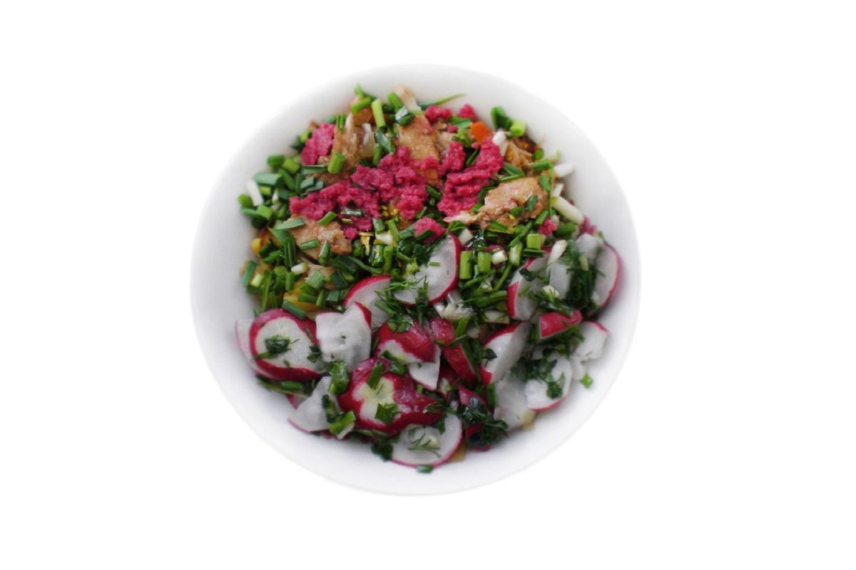 Salad with radishes and roasted chikens example image 1