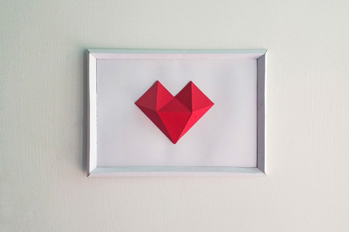 DIY Heart Frame - 3d papercraft example image 1