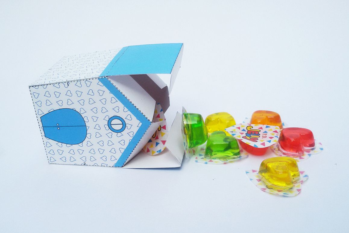 DIY Hut Favor - 3d papercraft example image 1