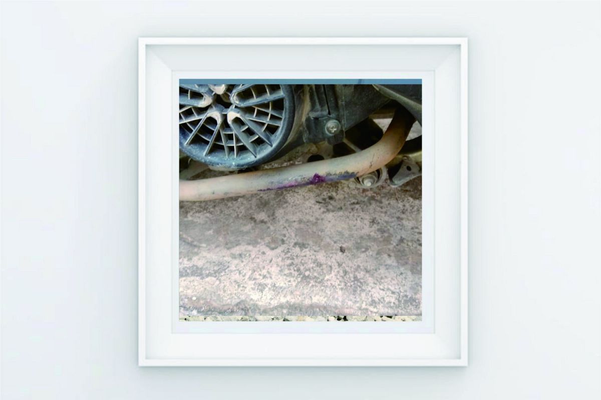 FRAME POSTER BROKEN CRASH example image 1