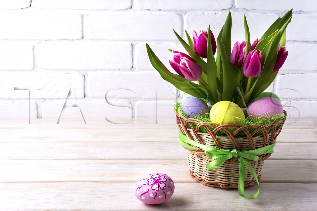 Easter table centerpiece with pink tulip example image 1