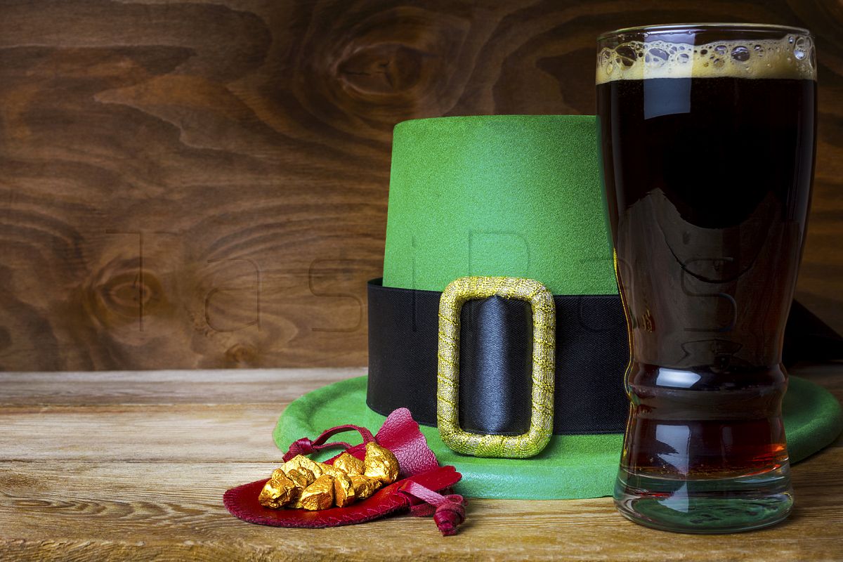 Saint Patrick day green leprechaun hat and big beer glass example image 1