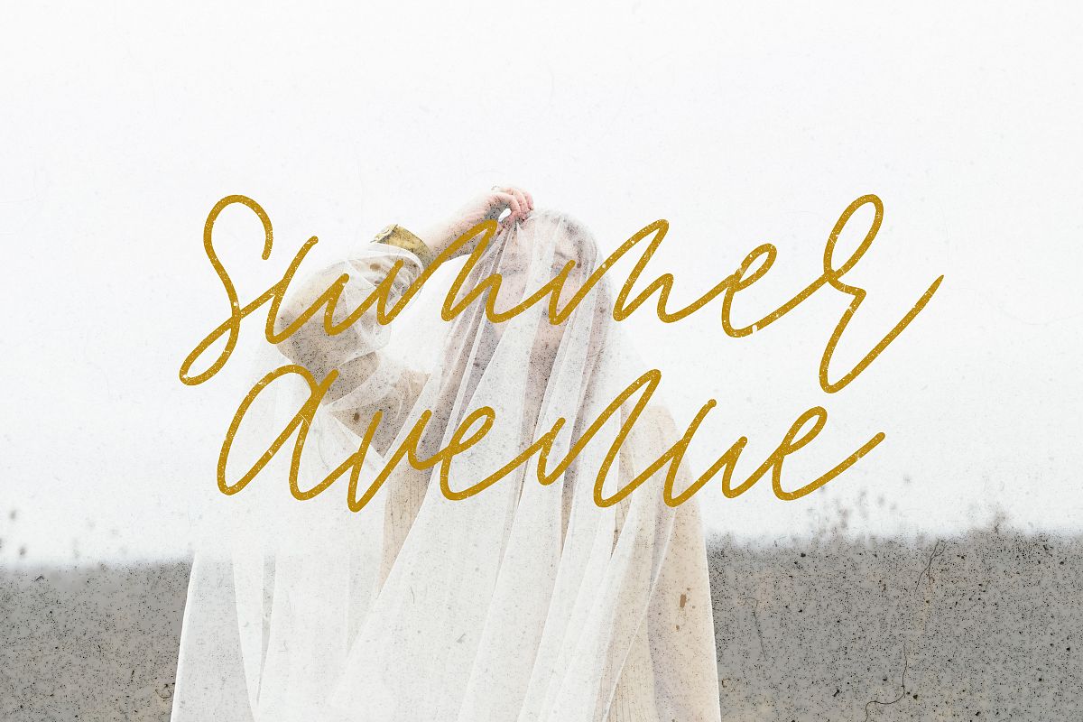 Summer Avenue Font Set example image 1