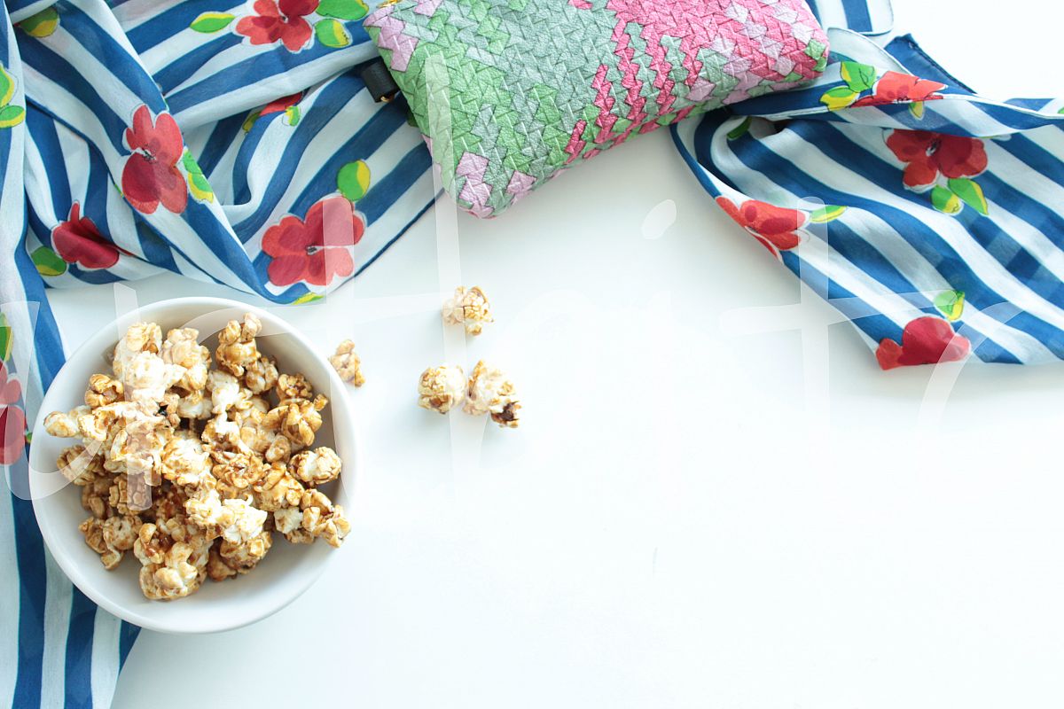 Blue desktop feminine popcorn example image 1